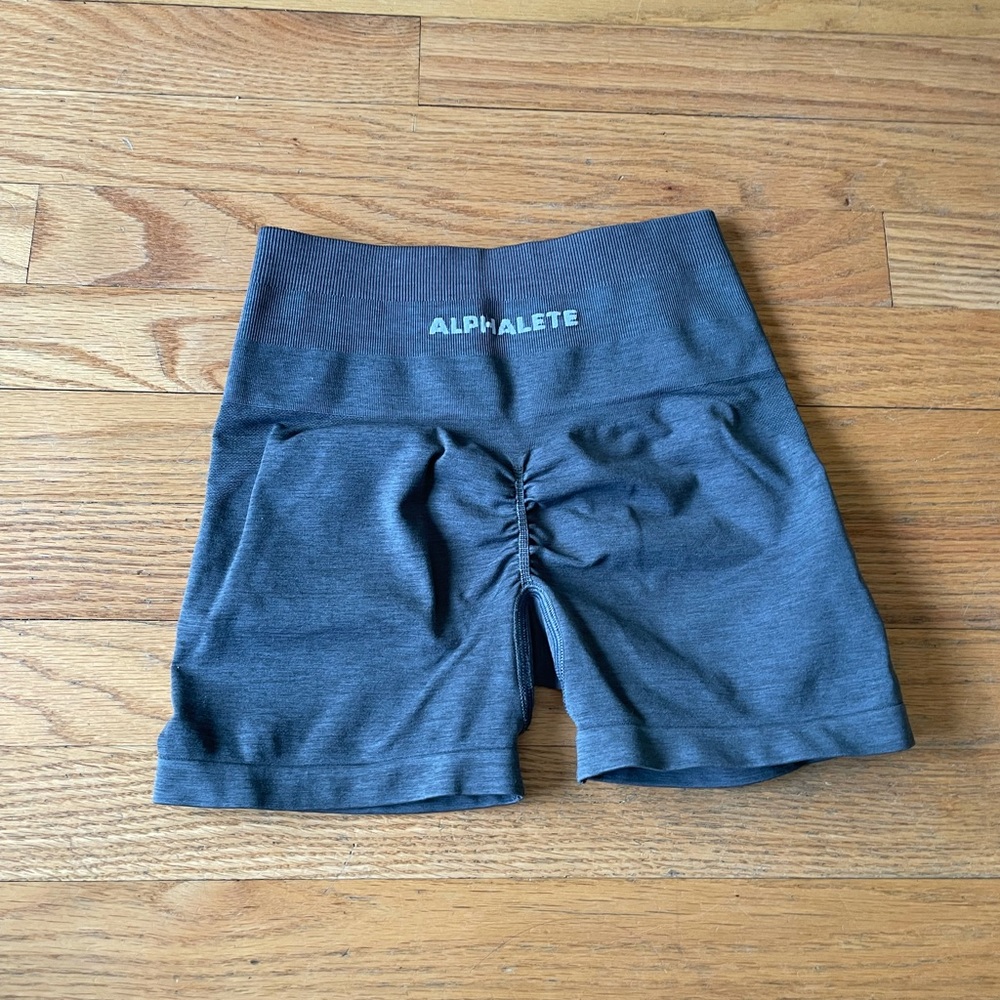 Alphalete Amplify Shorts (Charcoal) -extra small - (sold out!!)